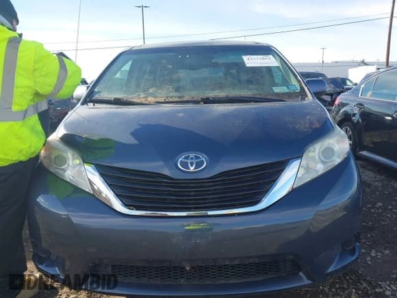 ✅ 2014 Toyota Sienna LE • VIN: 5TDKK3DCXES412410 • Lot: 43777852. Listed on IAAI with 228,333 mi. Free auction sales archive from the USA and detailed vehicle history report at DreamBid. Image 12.