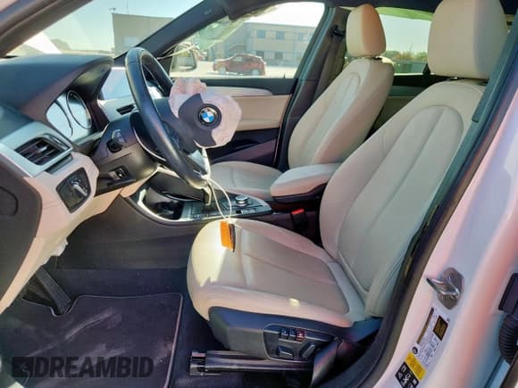 ✅ 2022 BMW X1 xDrive28i • VIN: WBXJG9C09N5U62506 • Lot: 65545995. Wystawiony na Copart z przebiegiem 20 066 mil. Bezpłatny archiwum sprzedaży aukcyjnych z USA i szczegółowy raport historii pojazdu na DreamBid. Zdjęcie 7.