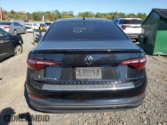 ✅ 2024 Volkswagen Jetta Sport • VIN: 3VWBM7BU7RM037477 • Lot: 84361115. Wystawiony na Copart z przebiegiem 28 335 mil. Bezpłatny archiwum sprzedaży aukcyjnych z USA i szczegółowy raport historii pojazdu na DreamBid. Zdjęcie 6.