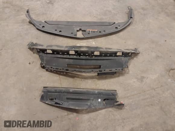 ✅ 2015 Chevrolet Impala LT • VIN: 2G1115SL4F9277019 • Lot: 43415101. Listed on IAAI with 126,532 mi. Free auction sales archive from the USA and detailed vehicle history report at DreamBid. Image 20.