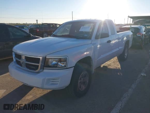 ✅ 2008 Dodge Dakota SLT • VIN: 1D7HE42K58S504608 • Лот: 43606035. Опубликован ранее на IAAI с пробегом 199 213 миль. Бесплатный доступ к архиву аукционных продаж из США и подробный отчёт об истории автомобиля на DreamBid. Изображение 2.