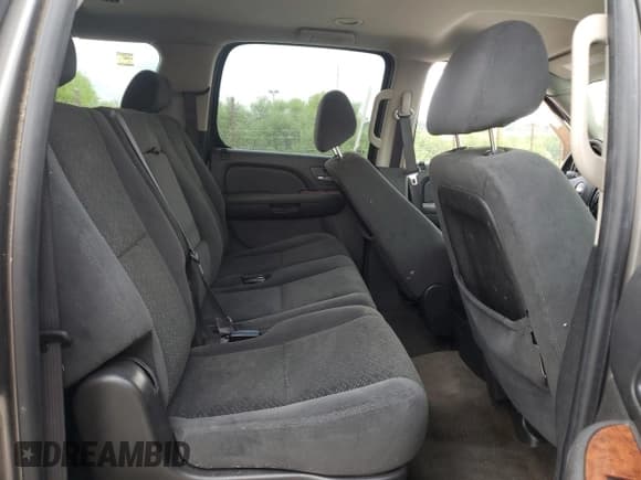 ✅ 2008 Chevrolet Suburban 1LT • VIN: 1GNFK16358J125472 • Lot: 62400035. Wystawiony na Copart z przebiegiem 171 137 mil. Bezpłatny archiwum sprzedaży aukcyjnych z USA i szczegółowy raport historii pojazdu na DreamBid. Zdjęcie 11.