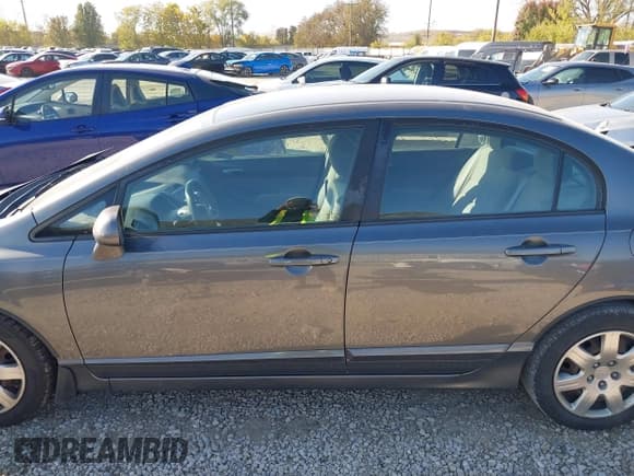 ✅ 2010 Honda Civic LX • VIN: 19XFA1F58AE005696 • Lot: 43604934. Wystawiony na IAAI z przebiegiem 223 765 mil. Bezpłatny archiwum sprzedaży aukcyjnych z USA i szczegółowy raport historii pojazdu na DreamBid. Zdjęcie 15.
