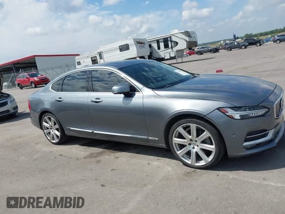 ✅ 2017 Volvo S90 Inscription • VIN: YV1A22ML0H1005925 • Lot: 43009193. Wystawiony na IAAI z przebiegiem 80 266 mil. Bezpłatny archiwum sprzedaży aukcyjnych z USA i szczegółowy raport historii pojazdu na DreamBid. Zdjęcie 13.