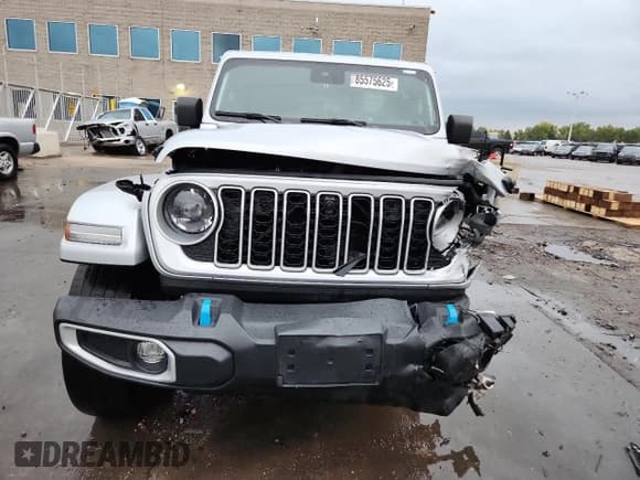 ✅ 2024 Jeep Wrangler Sahara • VIN: 1C4RJXP62RW146188 • Lot: 85575625. Listed on Copart with 32,765 mi. Free auction sales archive from the USA and detailed vehicle history report at DreamBid. Image 5.