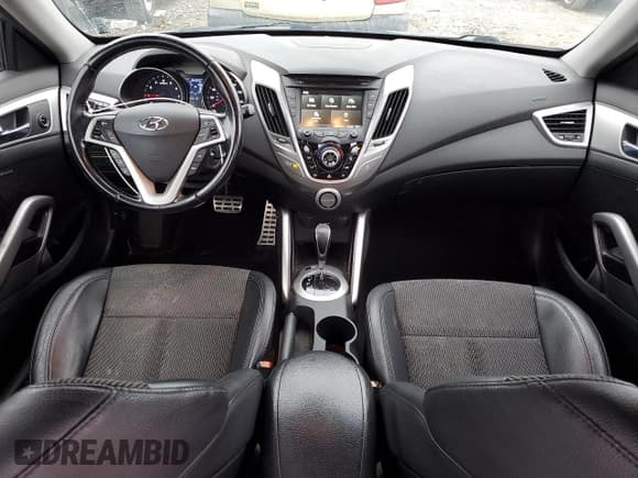 ✅ 2015 Hyundai Veloster • VIN: KMHTC6AD2FU229477 • Lot: 80378784. Wystawiony na Copart z przebiegiem 82 690 mil. Bezpłatny archiwum sprzedaży aukcyjnych z USA i szczegółowy raport historii pojazdu na DreamBid. Zdjęcie 8.