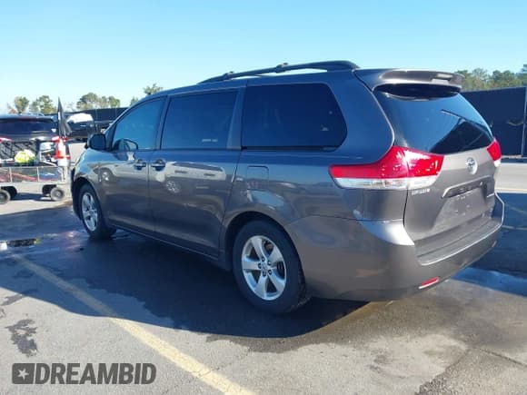 ✅ 2011 Toyota Sienna LE • VIN: 5TDKK3DCXBS039574 • Lot: 43610384. Listed on IAAI with 241,626 mi. Free auction sales archive from the USA and detailed vehicle history report at DreamBid. Image 3.
