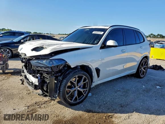 ✅ 2024 BMW X5 xDrive40i • VIN: 5UX23EU04R9T19643 • Lot: 94409125. Listed on Copart with 16,382 mi. Free auction sales archive from the USA and detailed vehicle history report at DreamBid. Image 1.