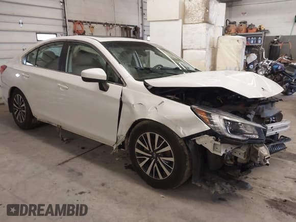 ✅ 2018 Subaru Legacy Premium • VIN: 4S3BNAD60J3011840 • Лот: 43568615. Опубликован ранее на IAAI с пробегом 116 042 миль. Бесплатный доступ к архиву аукционных продаж из США и подробный отчёт об истории автомобиля на DreamBid. Изображение 1.