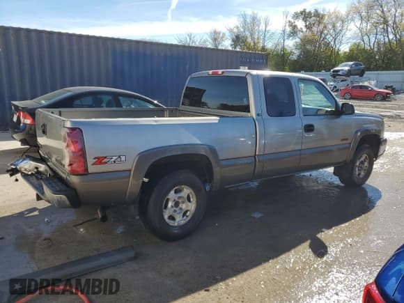 ✅ 2003 Chevrolet Silverado 1500 LS • VIN: 1GCEK19T33E162165 • Лот: 76124424. Опубликован ранее на Copart с пробегом 252 815 миль. Бесплатный доступ к архиву аукционных продаж из США и подробный отчёт об истории автомобиля на DreamBid. Изображение 3.
