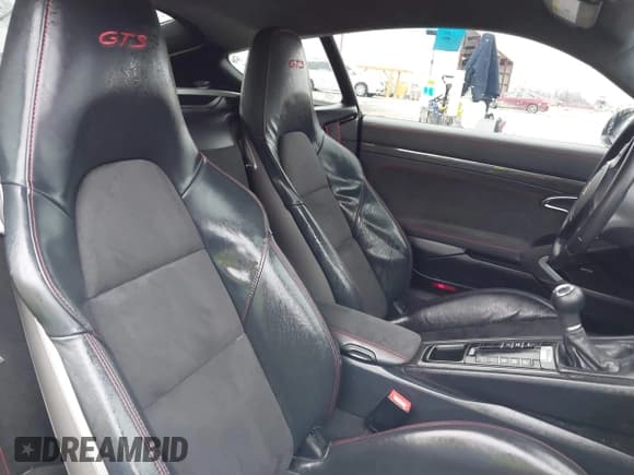 ✅ 2015 Porsche Cayman S • VIN: WP0AB2A89FK184124 • Lot: 41167057. Wystawiony na IAAI z przebiegiem Nie podano. Bezpłatny archiwum sprzedaży aukcyjnych z USA i szczegółowy raport historii pojazdu na DreamBid. Zdjęcie 8.