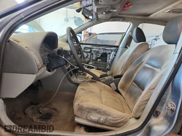 ✅ 2003 Nissan Maxima GLE • VIN: JN1DA31A03T436800 • Лот: 87282735. Опубликован ранее на Copart с пробегом 276 990 миль. Бесплатный доступ к архиву аукционных продаж из США и подробный отчёт об истории автомобиля на DreamBid. Изображение 7.