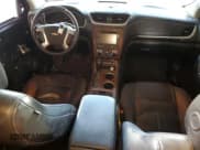 ✅ 2013 Chevrolet Traverse LT • VIN: 1GNKRJKD0DJ175814 • Lot: 54994344. Wystawiony na Copart z przebiegiem 122 958 mil. Bezpłatny archiwum sprzedaży aukcyjnych z USA i szczegółowy raport historii pojazdu na DreamBid. Zdjęcie 7.