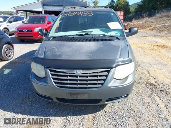 ✅ 2005 Chrysler Town & Country LX • VIN: 2C4GP44R05R355192 • Lot: 43130433. Wystawiony na IAAI z przebiegiem 123 215 mil. Bezpłatny archiwum sprzedaży aukcyjnych z USA i szczegółowy raport historii pojazdu na DreamBid. Zdjęcie 13.