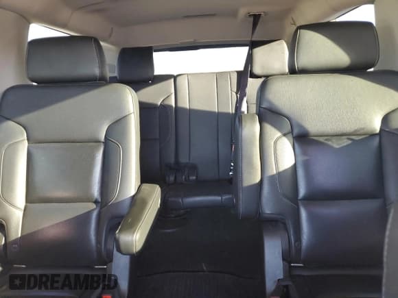 ✅ 2017 Chevrolet Suburban Premier • VIN: 1GNSCJKC3HR124937 • Lot: 73439714. Wystawiony na Copart z przebiegiem 243 522 mil. Bezpłatny archiwum sprzedaży aukcyjnych z USA i szczegółowy raport historii pojazdu na DreamBid. Zdjęcie 10.