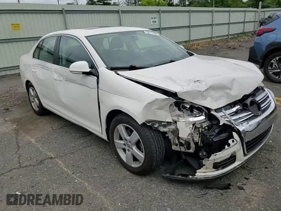 ✅ 2009 Volkswagen Jetta SE • VIN: 3VWRM71K39M057367 • Lot: 58745235. Listed on Copart with 130,647 mi. Free auction sales archive from the USA and detailed vehicle history report at DreamBid. Image 14.