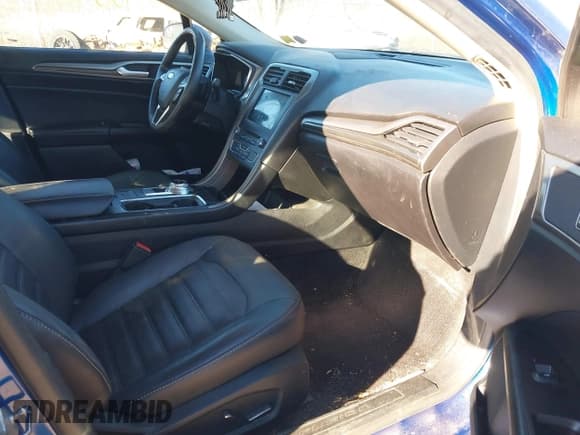 ✅ 2017 Ford Fusion SE • VIN: 3FA6P0HD8HR334520 • Lot: 43700254. Wystawiony na IAAI z przebiegiem 191 709 mil. Bezpłatny archiwum sprzedaży aukcyjnych z USA i szczegółowy raport historii pojazdu na DreamBid. Zdjęcie 5.