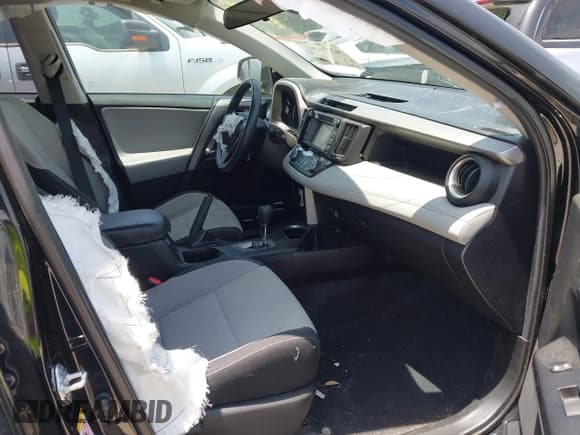 ✅ 2018 Toyota RAV4 XLE • VIN: 2T3WFREVXJW491725 • Lot: 42216365. Wystawiony na IAAI z przebiegiem 76 365 mil. Bezpłatny archiwum sprzedaży aukcyjnych z USA i szczegółowy raport historii pojazdu na DreamBid. Zdjęcie 5.