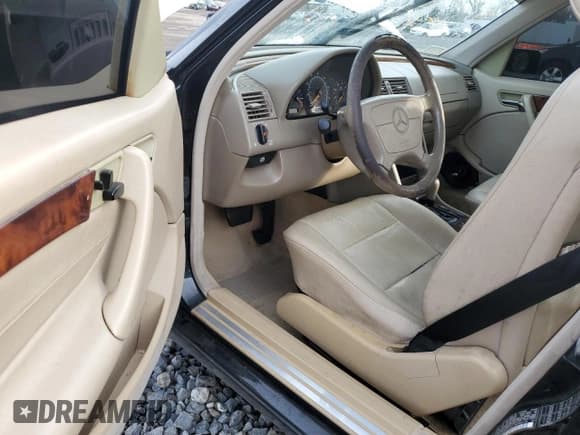 ✅ 1998 Mercedes-Benz C 230/260/280/320 • VIN: WDBHA23G4WA613941 • Lot: 46408815. Wystawiony na Copart z przebiegiem Nie podano. Bezpłatny archiwum sprzedaży aukcyjnych z USA i szczegółowy raport historii pojazdu na DreamBid. Zdjęcie 8.