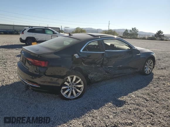 ✅ 2018 Audi A5 Premium • VIN: WAUNNAF53JA050061 • Lot: 68200555. Wystawiony na Copart z przebiegiem Nie podano. Bezpłatny archiwum sprzedaży aukcyjnych z USA i szczegółowy raport historii pojazdu na DreamBid. Zdjęcie 3.