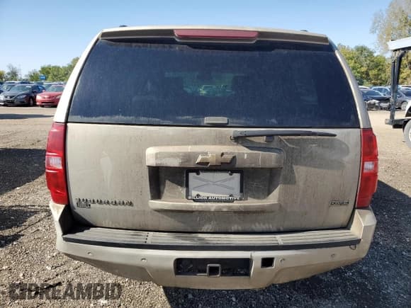 ✅ 2007 Chevrolet Suburban LTZ • VIN: 3GNFK16387G298631 • Lot: 74700834. Wystawiony na Copart z przebiegiem 262 681 mil. Bezpłatny archiwum sprzedaży aukcyjnych z USA i szczegółowy raport historii pojazdu na DreamBid. Zdjęcie 6.