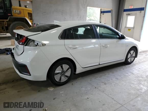 2020 Hyundai Ioniq SE с VIN KMHC75LC3LU240700, выставлен на аукционе Copart как лот 69864714 с пробегом 28 469 миль миль и Списание • Salvage title. История ставок и продаж доступна на DreamBid. Изображение 3.