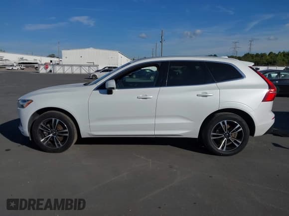✅ 2020 Volvo XC60 Momentum • VIN: YV4102DK5L1602268 • Lot: 43795880. Listed on IAAI with 31,557 mi. Free auction sales archive from the USA and detailed vehicle history report at DreamBid. Image 14.