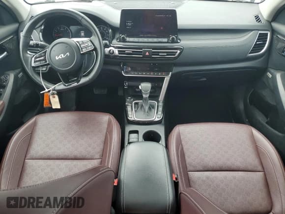 ✅ 2023 Kia Seltos SX • VIN: KNDETCA29P7454618 • Lot: 58415965. Wystawiony na Copart z przebiegiem 23 913 mil. Bezpłatny archiwum sprzedaży aukcyjnych z USA i szczegółowy raport historii pojazdu na DreamBid. Zdjęcie 8.