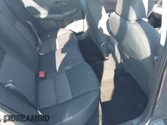 ✅ 2024 Nissan Sentra SV • VIN: 3N1AB8CV5RY332705 • Lot: 43350876. Wystawiony na IAAI z przebiegiem 44 096 mil. Bezpłatny archiwum sprzedaży aukcyjnych z USA i szczegółowy raport historii pojazdu na DreamBid. Zdjęcie 8.