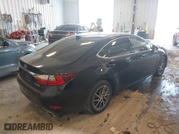 ✅ 2016 Lexus ES 330 • VIN: JTHBK1GG2G2236674 • Лот: 43360170. Опубликован ранее на IAAI с пробегом 113 169 миль. Бесплатный доступ к архиву аукционных продаж из США и подробный отчёт об истории автомобиля на DreamBid. Изображение 4.
