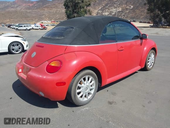 ✅ 2005 Volkswagen Beetle GLS • VIN: 3VWCM31Y55M364116 • Lot: 43312162. Wystawiony na IAAI z przebiegiem 93 386 mil. Bezpłatny archiwum sprzedaży aukcyjnych z USA i szczegółowy raport historii pojazdu na DreamBid. Zdjęcie 4.