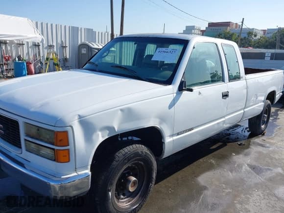 ✅ 1998 GMC Sierra 2500 • VIN: 1GTGC29R4WE502265 • Лот: 41966327. Опубликован ранее на IAAI с пробегом 300 096 миль. Бесплатный доступ к архиву аукционных продаж из США и подробный отчёт об истории автомобиля на DreamBid. Изображение 6.