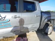 ✅ 2025 Toyota Tacoma SR5 • VIN: 3TYKB5FN1ST022435 • Lot: 43515823. Wystawiony na IAAI z przebiegiem 1 194 mil. Bezpłatny archiwum sprzedaży aukcyjnych z USA i szczegółowy raport historii pojazdu na DreamBid. Zdjęcie 6.