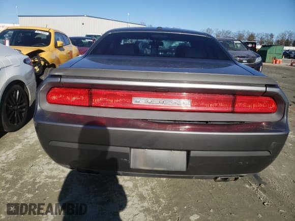 ✅ 2011 Dodge Challenger R/T Classic • VIN: 2B3CJ5DT2BH541062 • Lot: 84922304. Wystawiony na Copart z przebiegiem 74 471 mil. Bezpłatny archiwum sprzedaży aukcyjnych z USA i szczegółowy raport historii pojazdu na DreamBid. Zdjęcie 6.