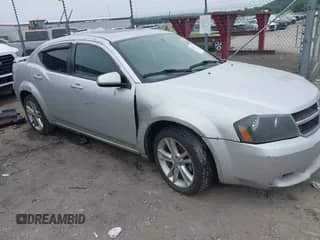 2010 Dodge Avenger R/T z VIN 1B3CC5FV0AN218501, wystawiony jako IAAI lot #42478328 z przebiegiem 180 876 mil mil oraz . Historia ofert i sprzedaży dostępna na DreamBid. Obrazek 1.