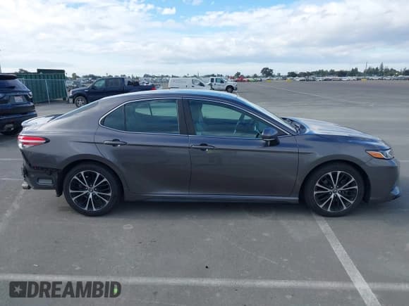 ✅ 2018 Toyota Camry LE • VIN: 4T1B11HK0JU598811 • Lot: 43627817. Listed on IAAI with 43,128 mi. Free auction sales archive from the USA and detailed vehicle history report at DreamBid. Image 14.