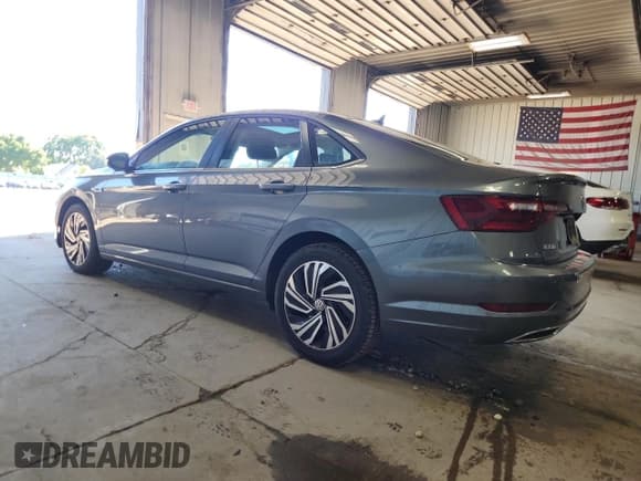 ✅ 2021 Volkswagen Jetta SEL Premium • VIN: 3VWG57BU8MM049732 • Lot: 69827725. Wystawiony na Copart z przebiegiem 24 951 mil. Bezpłatny archiwum sprzedaży aukcyjnych z USA i szczegółowy raport historii pojazdu na DreamBid. Zdjęcie 2.