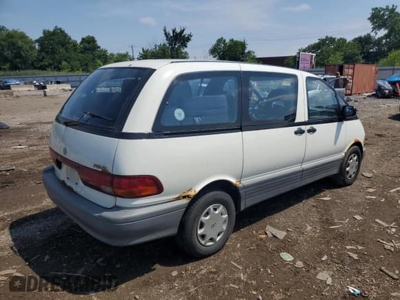 ✅ 1992 Toyota Previa • VIN: JT3AC11R2N1028094 • Lot: 65645585. Listed on Copart with 329,881 mi. Free auction sales archive from the USA and detailed vehicle history report at DreamBid. Image 3.