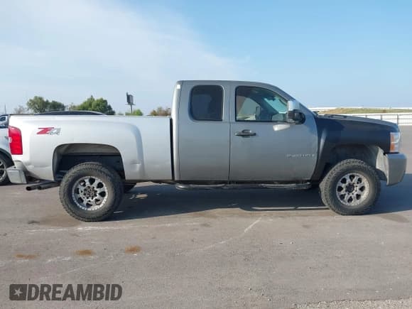 ✅ 2008 Chevrolet Silverado 2500HD Work Truck • VIN: 1GCHK29K28E120507 • Лот: 43739119. Опубликован ранее на IAAI с пробегом 244 639 миль. Бесплатный доступ к архиву аукционных продаж из США и подробный отчёт об истории автомобиля на DreamBid. Изображение 13.