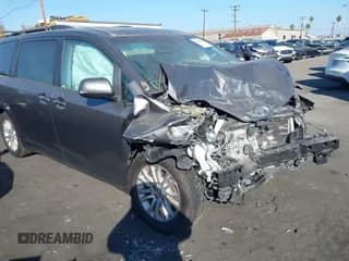 ✅ 2015 Toyota Sienna XLE • VIN: 5TDYK3DC5FS639760 • Lot: 43598048. Wystawiony na IAAI z przebiegiem 58 053 mil. Bezpłatny archiwum sprzedaży aukcyjnych z USA i szczegółowy raport historii pojazdu na DreamBid. Zdjęcie 1.