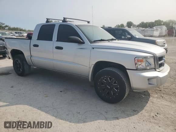 2010 Dodge Dakota ST z VIN 1D7CW2GK8AS143546, wystawiony jako Copart lot #71019664 z przebiegiem 116 705 mil mil oraz Szkoda całkowita • Salvage title. Historia ofert i sprzedaży dostępna na DreamBid. Obrazek 4.