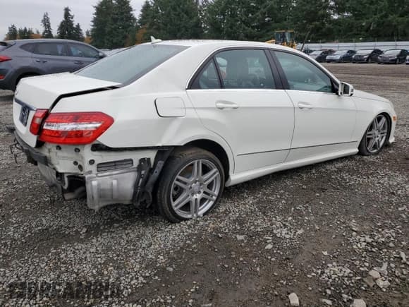 ✅ 2010 Mercedes-Benz E 550 Sport • VIN: WDDHF7CBXAA067049 • Lot: 85207325. Listed on Copart with 113,012 mi. Free auction sales archive from the USA and detailed vehicle history report at DreamBid. Image 3.