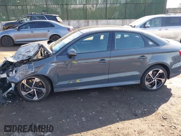 ✅ 2020 Audi A3 S line Premium • VIN: WAUBEGFF5LA098209 • Lot: 41640790. Listed on IAAI with 36,057 mi. Free auction sales archive from the USA and detailed vehicle history report at DreamBid. Image 14.