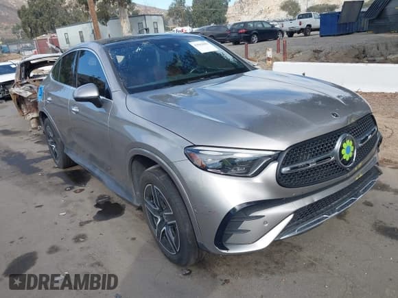 ✅ 2024 Mercedes-Benz GLC 300 • VIN: W1NKJ4HB8RF128301 • Lot: 43562993. Wystawiony na IAAI z przebiegiem 10 698 mil. Bezpłatny archiwum sprzedaży aukcyjnych z USA i szczegółowy raport historii pojazdu na DreamBid. Zdjęcie 1.