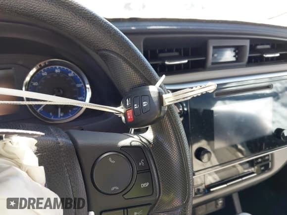 ✅ 2017 Toyota Corolla L • VIN: 5YFBURHE0HP667704 • Lot: 43565227. Wystawiony na IAAI z przebiegiem 135 750 mil. Bezpłatny archiwum sprzedaży aukcyjnych z USA i szczegółowy raport historii pojazdu na DreamBid. Zdjęcie 11.