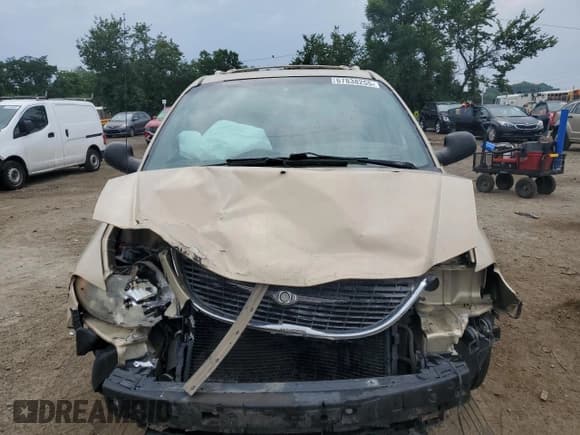 ✅ 2001 Chrysler Town & Country Limited • VIN: 2C8GP64L01R146616 • Lot: 67838255. Wystawiony na Copart z przebiegiem 295 939 mil. Bezpłatny archiwum sprzedaży aukcyjnych z USA i szczegółowy raport historii pojazdu na DreamBid. Zdjęcie 5.