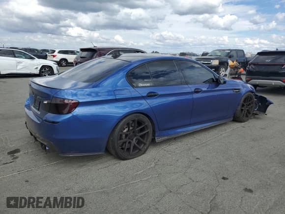 ✅ 2013 BMW M5 • VIN: WBSFV9C58DC773982 • Лот: 84922455. Опубликован ранее на Copart с пробегом 60 707 миль. Бесплатный доступ к архиву аукционных продаж из США и подробный отчёт об истории автомобиля на DreamBid. Изображение 3.