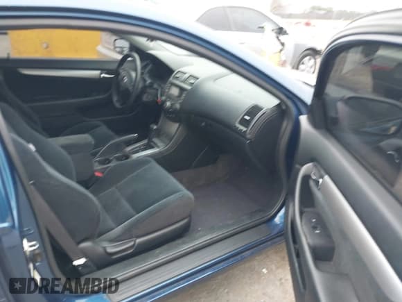 ✅ 2003 Honda Accord EX • VIN: 1HGCM72673A036084 • Lot: 43797565. Listed on IAAI with 221,179 mi. Free auction sales archive from the USA and detailed vehicle history report at DreamBid. Image 5.