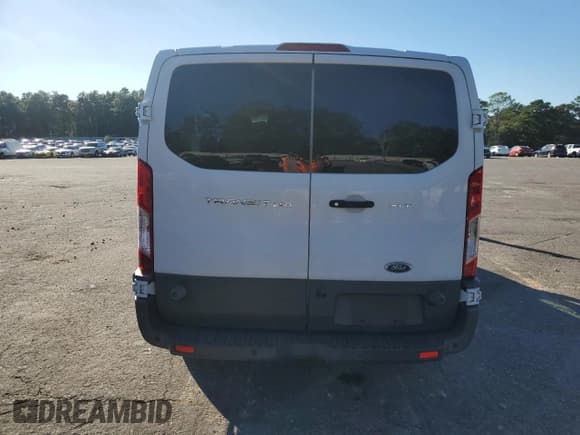 ✅ 2018 Ford Transit Passenger XL • VIN: 1FBZX2YM3JKA21215 • Lot: 90623945. Wystawiony na Copart z przebiegiem 190 254 mil. Bezpłatny archiwum sprzedaży aukcyjnych z USA i szczegółowy raport historii pojazdu na DreamBid. Zdjęcie 6.