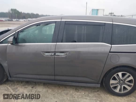 ✅ 2014 Honda Odyssey Touring • VIN: 5FNRL5H94EB079079 • Lot: 43876858. Wystawiony na IAAI z przebiegiem 92 838 mil. Bezpłatny archiwum sprzedaży aukcyjnych z USA i szczegółowy raport historii pojazdu na DreamBid. Zdjęcie 14.